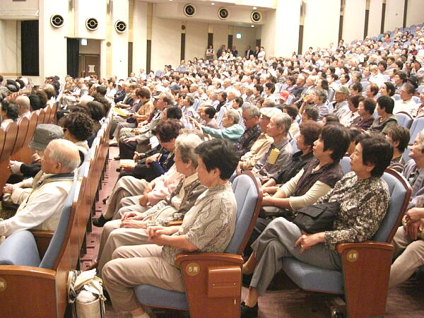 ���c����̎ʐ^�F�N���b�N����ƑO�ɖ߂�܂�