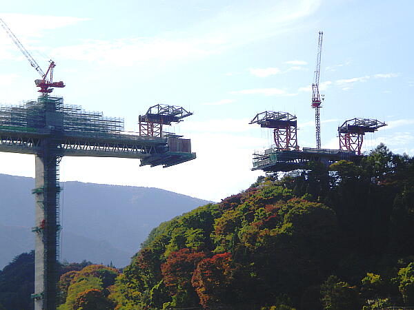 ���̍H���̎ʐ^�F�N���b�N����ƑO�ɖ߂�܂�