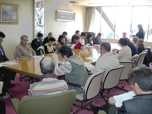 �ǂݏグ�Ă���ʐ^�F�N���b�N����ƑO�ɖ߂�܂�