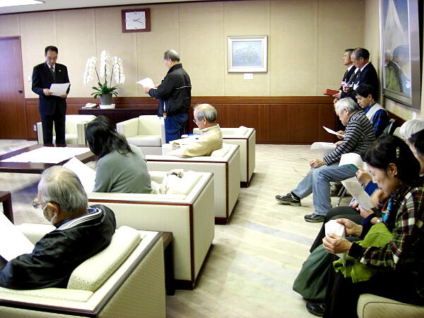 ����s���Ɛ�����̎ʐ^�F�N���b�N����ƑO�ɖ߂�܂�