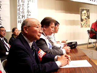 吉岡議員と梅沢候補の写真：クリックすると大きくなります