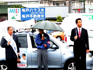 梅沢候補と吉岡議員と鈴木議員の写真：クリックすると大きくなります