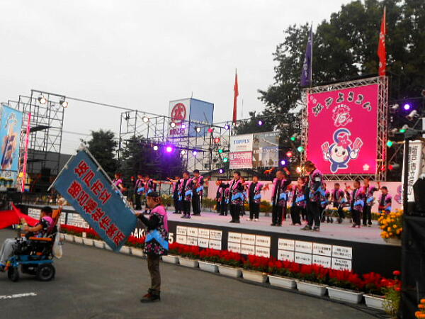 �Ԃ����ƃX�e�[�W�̎ʐ^�F�N���b�N����ƑO�ɖ߂�܂�