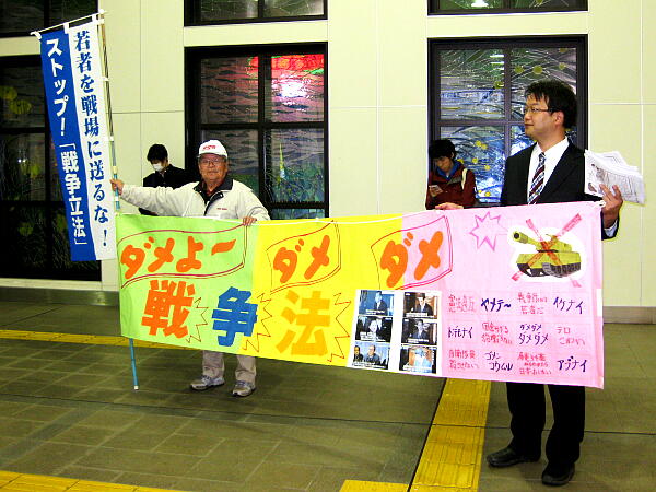 ���f�����f���Ă���ʐ^�F�N���b�N����ƑO�ɖ߂�܂�