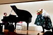 ピアノと獅子舞の写真：エンターすると大きくなります