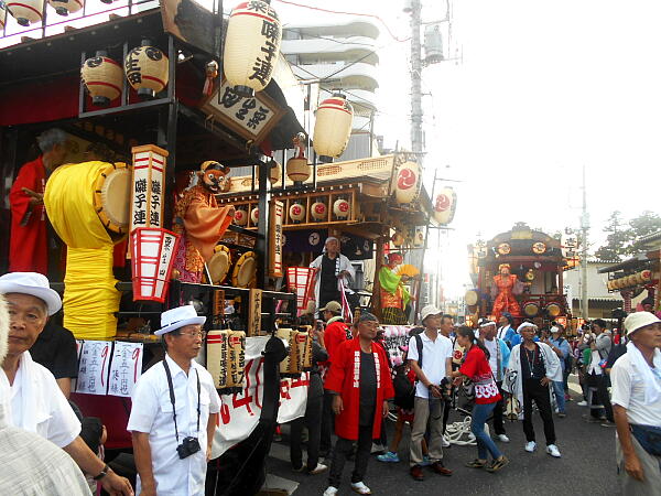 �R�Ԏʐ^�F�N���b�N����ƑO�ɖ߂�܂�