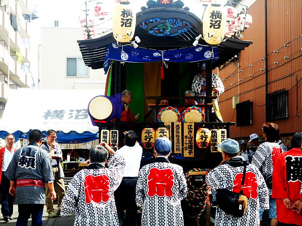 �R�Ԃ̎ʐ^�F�N���b�N����ƑO�ɖ߂�܂�