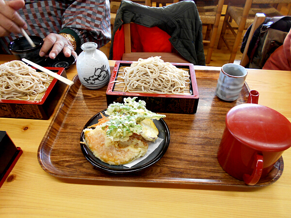 天ぷらと蕎麦の写真：クリックすると前に戻ります